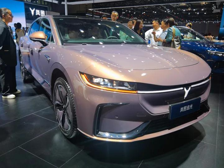 上海车展直击：自主品牌百花齐放，盘点三款亮点满满的新能源轿车