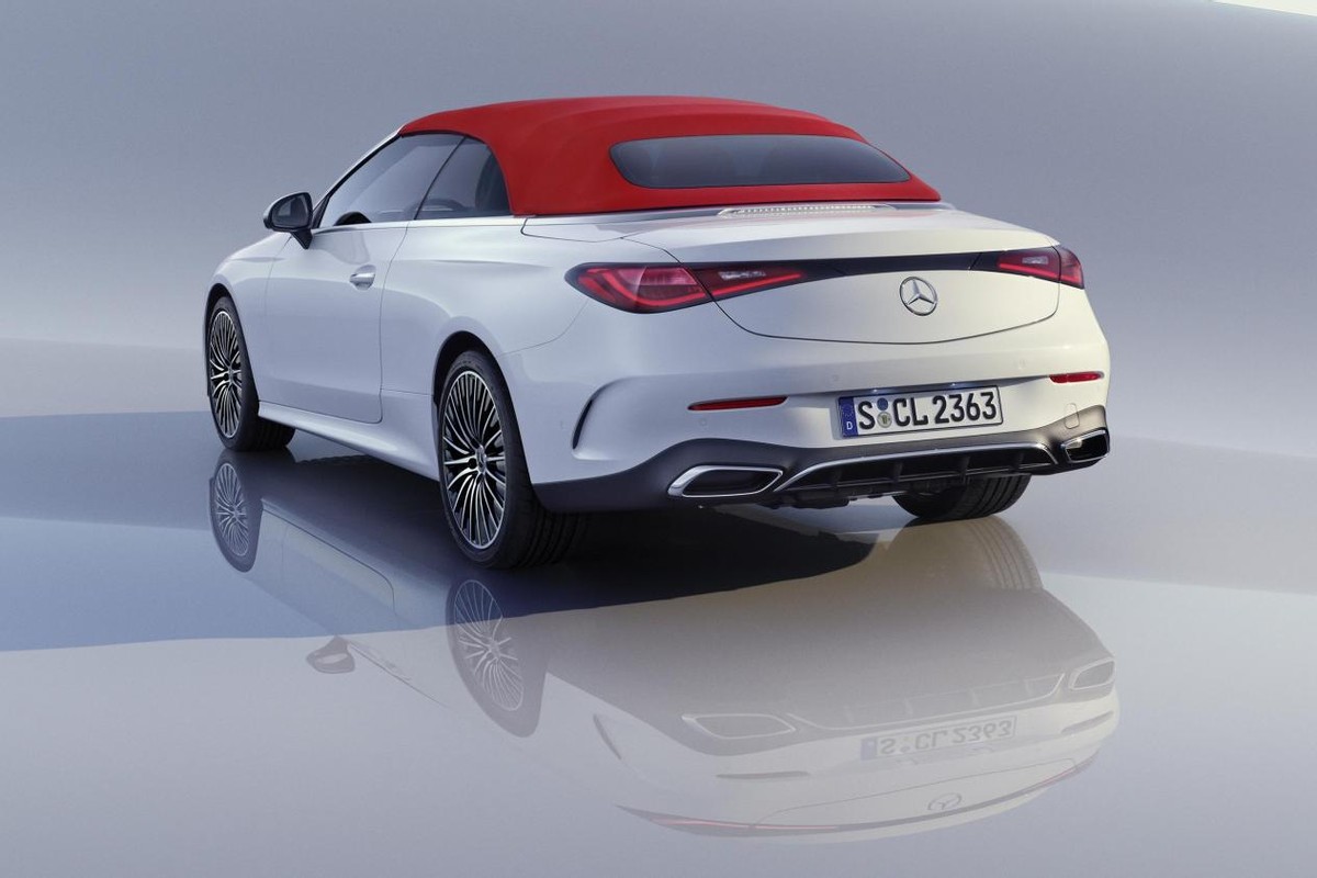 主打一个帅气！奔驰CLE敞篷车曝光，特设挡风系统，配3.0T发动机