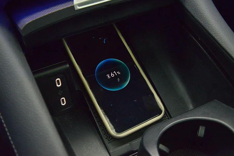 奔驰eqesuv30万落地,奔驰全新EQE纯电SUV上市