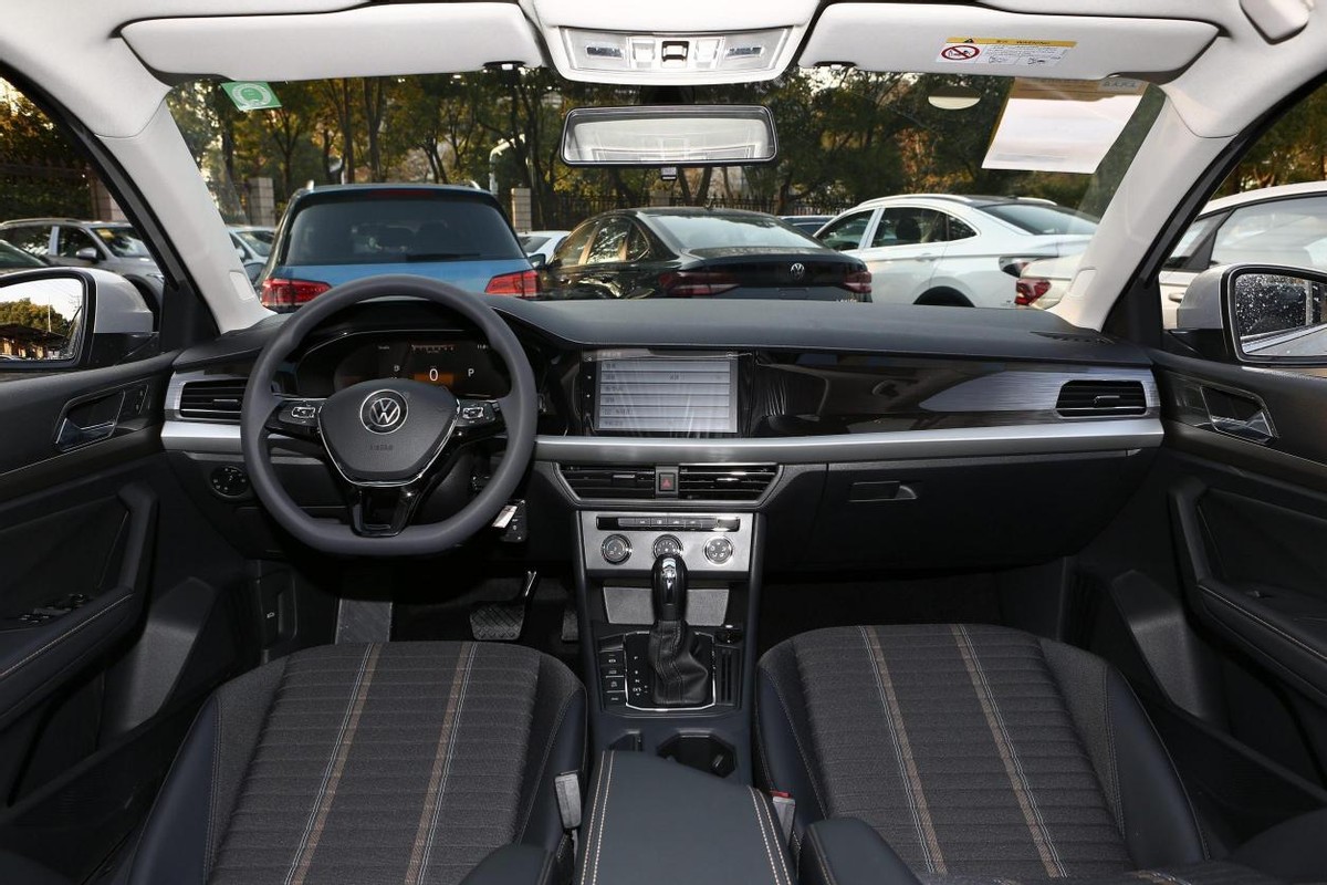 除了稳定没特长，要95号油的次顶配朗逸，凭啥卖14.69万还畅销？