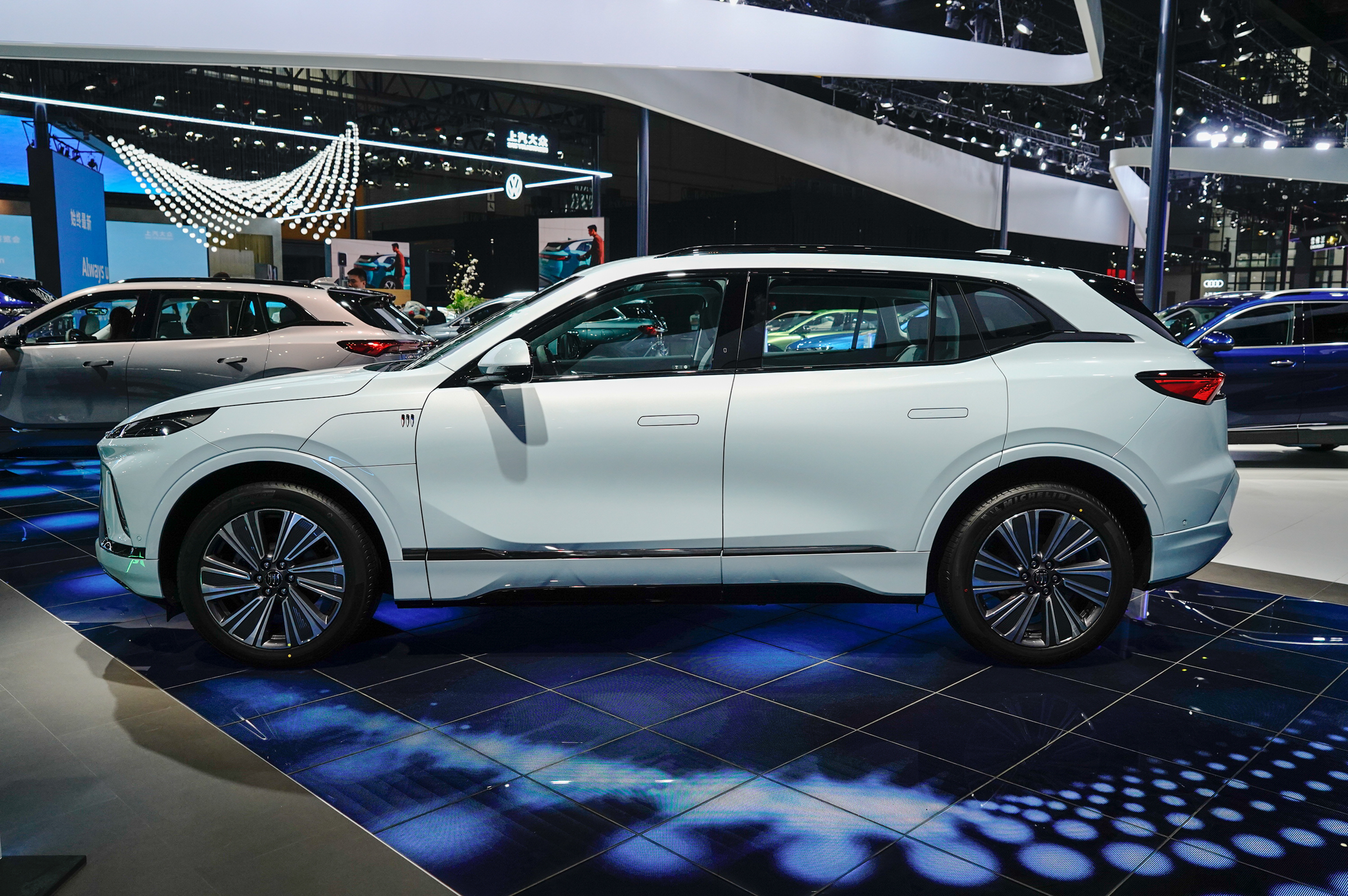 大五座智能纯电suv别克e5,纯电SUV别克E5上市降价吗