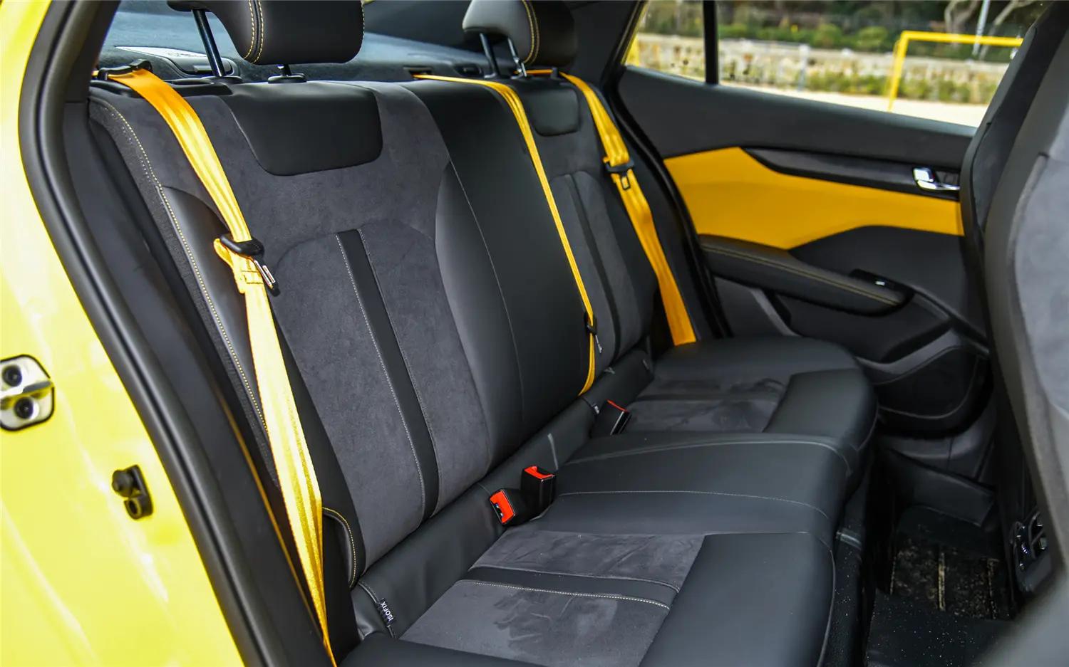 试驾东风风神奕炫max暗夜版2022款,东风风神奕炫马赫版2023款试驾