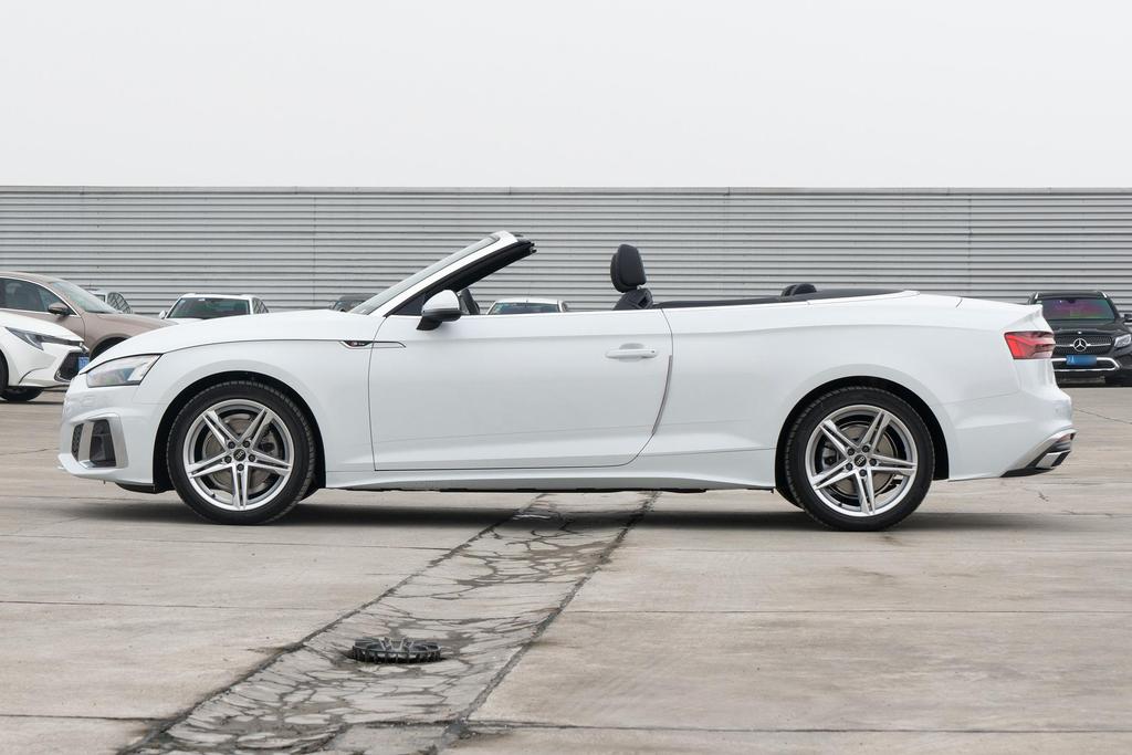 奥迪敞篷车a5,奥迪a5敞篷跑上马路