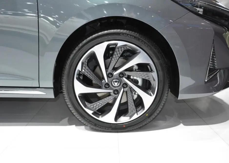 长安锐程cc和朗逸plus怎么选择,长安逸动plus长安锐程cc2021款