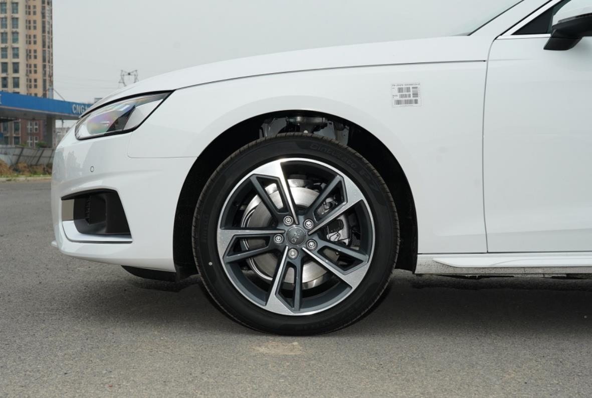 奥迪a4l40tfsi时尚动感试驾,奥迪a4l40tfsi深度评测