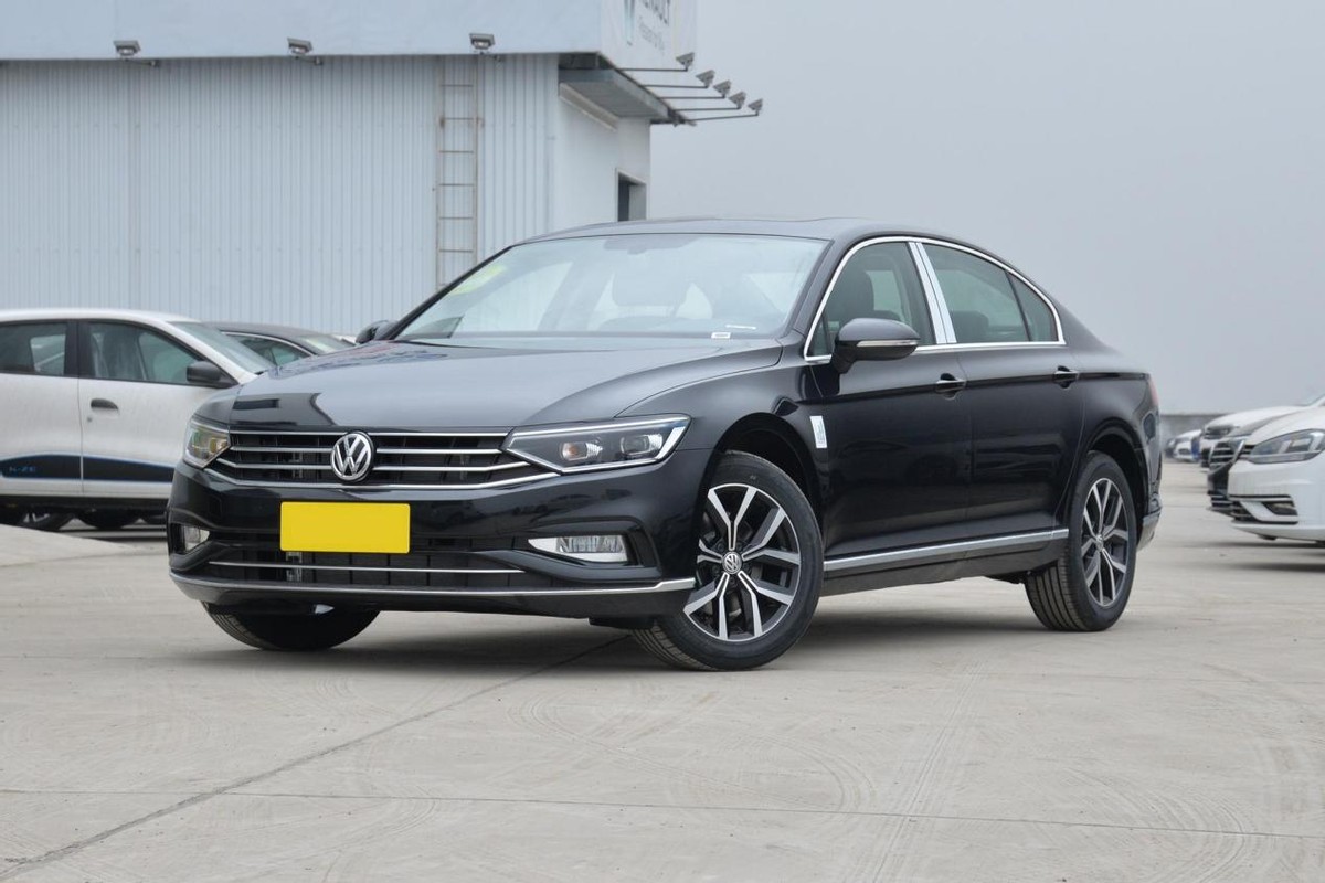 体验2.0T领先型大众迈腾,外观漂亮、空间大,预算20万出头可参考