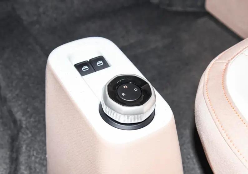 熊猫版五菱mini,吉利熊猫和五菱mini哪个质量好