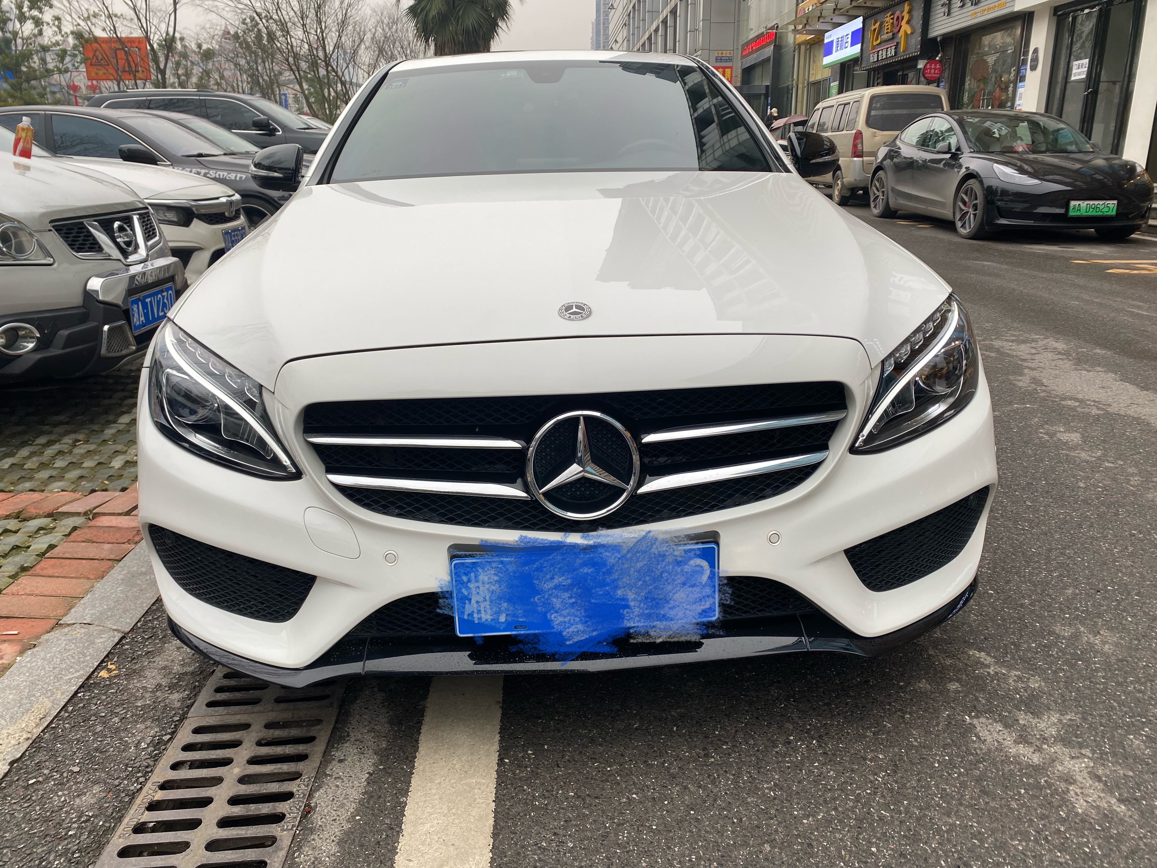 10年奔驰c200跑16万公里还能买吗,18年奔驰c200多少升机油