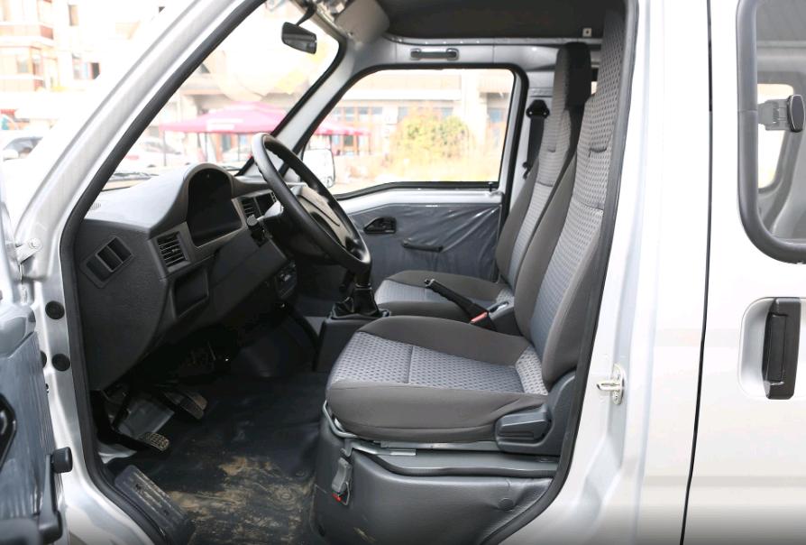 体验五菱之光1.2排量5座感受视频,1.3五菱之光高配版