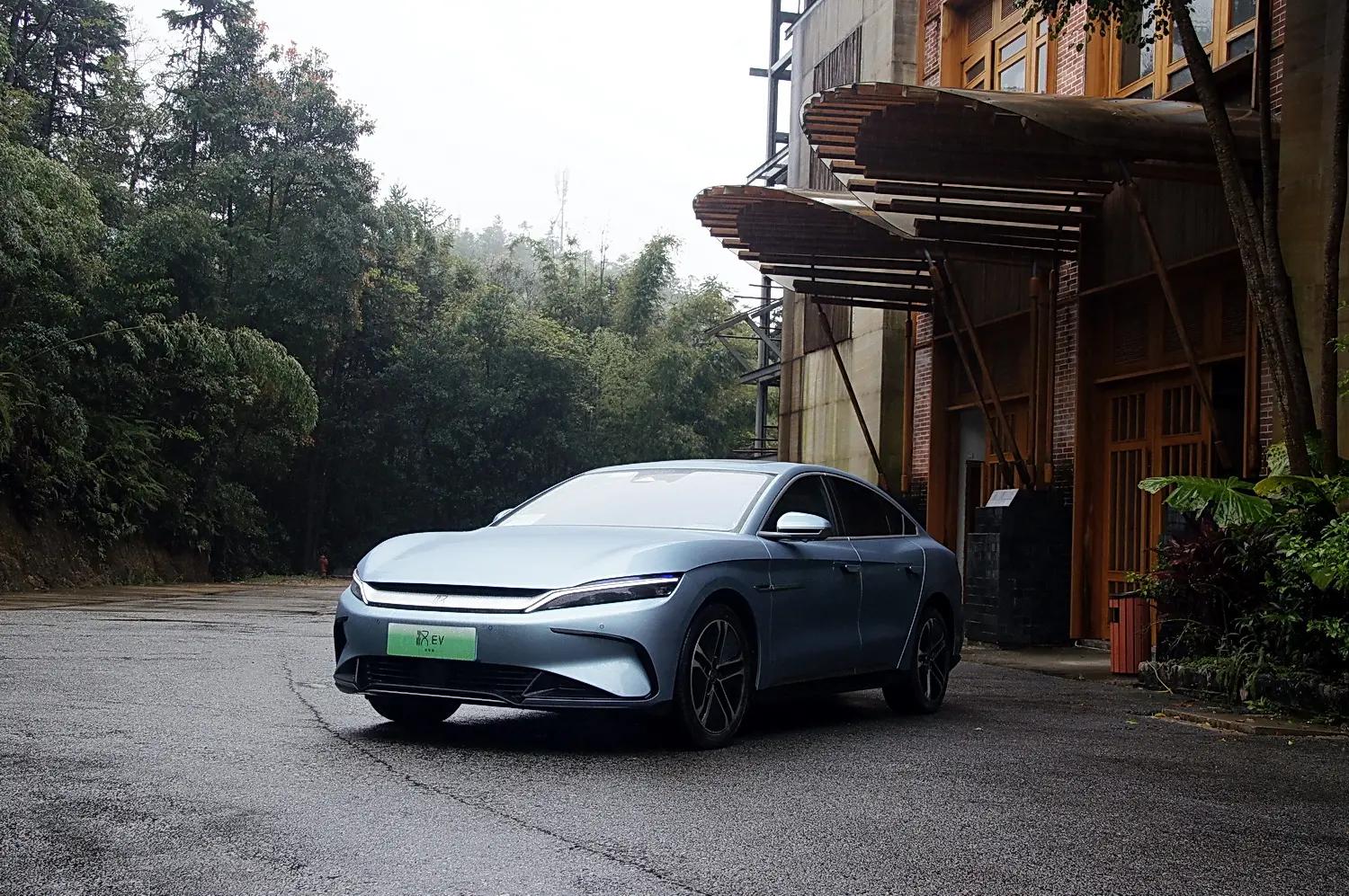 感受中式豪华比亚迪汉ev,颜值能打操控出色比亚迪汉ev