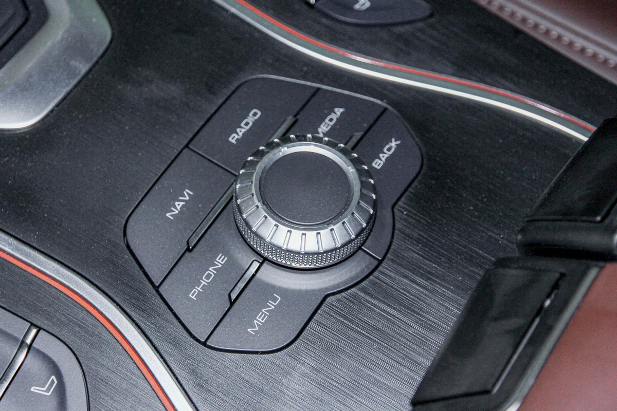 魏牌vv72.0T旗舰版,魏派vv72020款2.0t超豪型