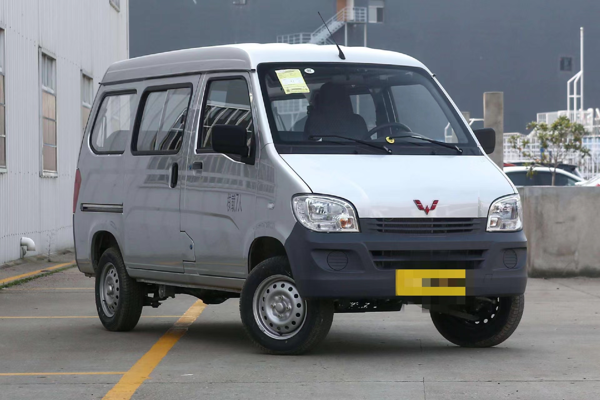 五菱之光2010款参数配置,2013五菱之光实用型和基本型区别