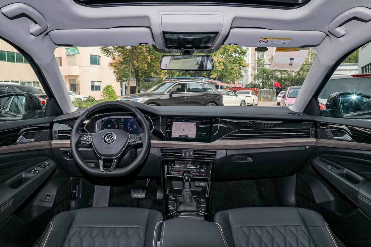 开了二年的凯美瑞还值多少,深度评价混动凯美瑞