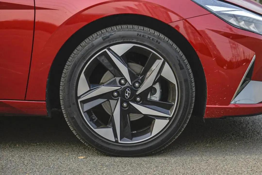 新一代伊兰特哪个配置最有性价比,传统代步新伊兰特试驾感受