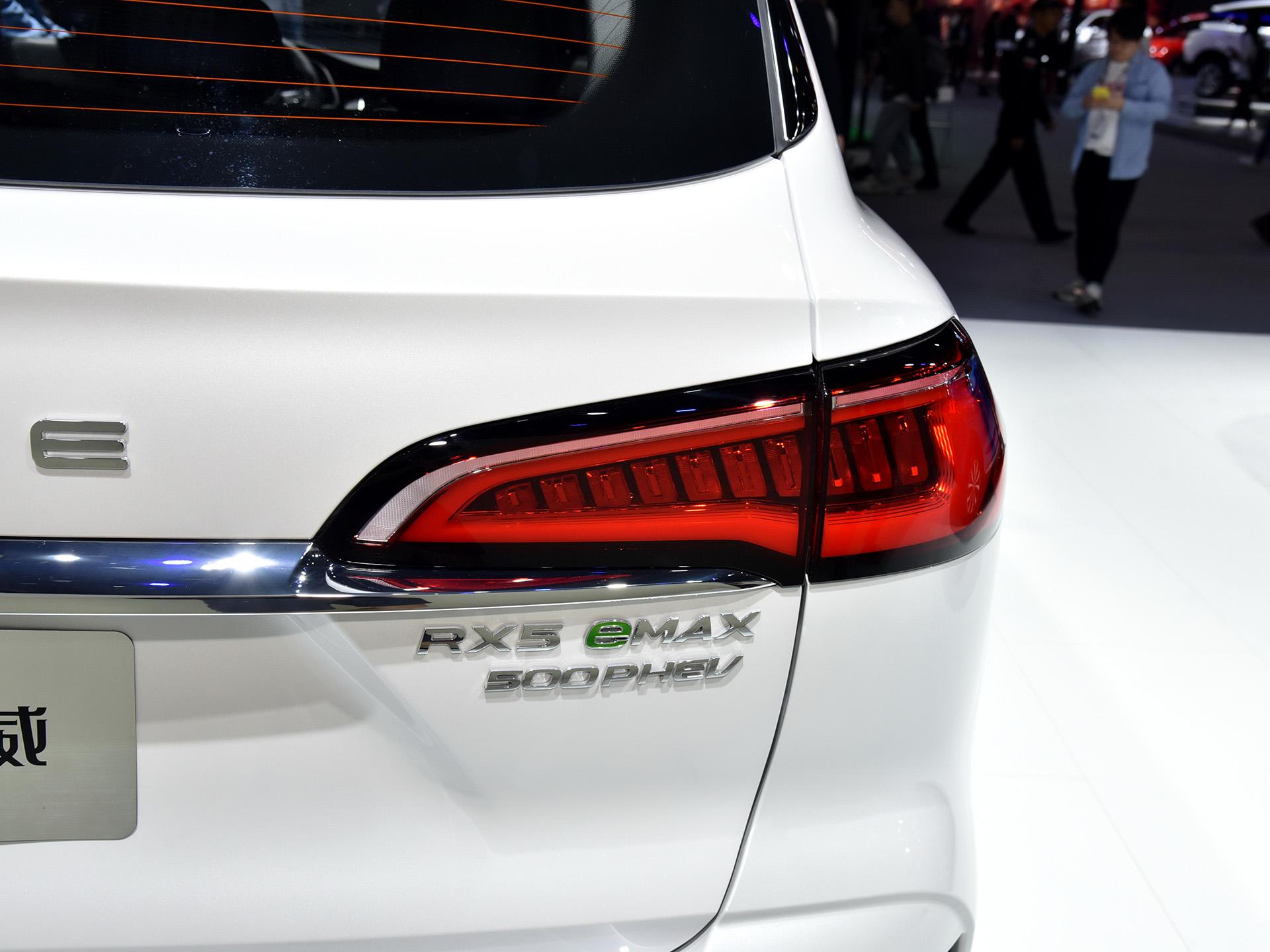 油耗1.4L,不用油跑70公里,有丰富配置的SUV,实拍荣威RX5eMAX