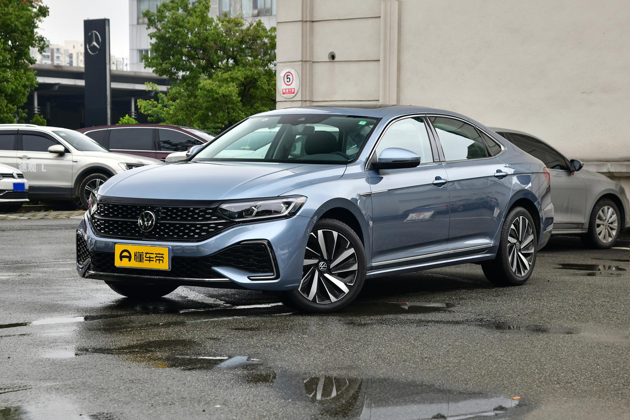 2022款*萨特帕**，长4948毫米，配2.0T发动机，提速感清晰