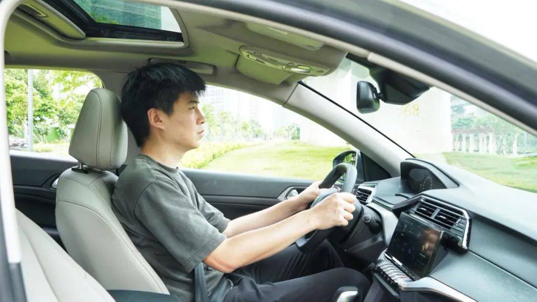 新标致408为何没有老款好,标致408新款怎么没有全景