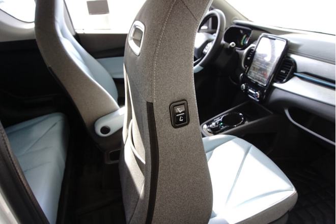 奇瑞小蚂蚁2022款甜粉款,小蚂蚁罗曼斯和全糖甜粉款区别