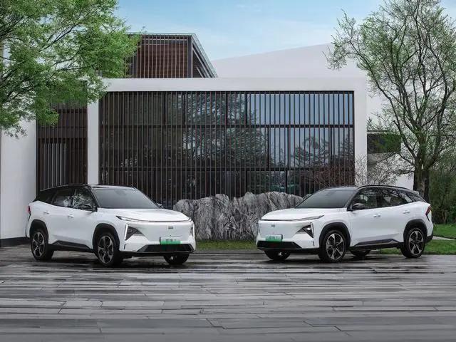 银河l7内部空间测评,银河l7引擎舱布局