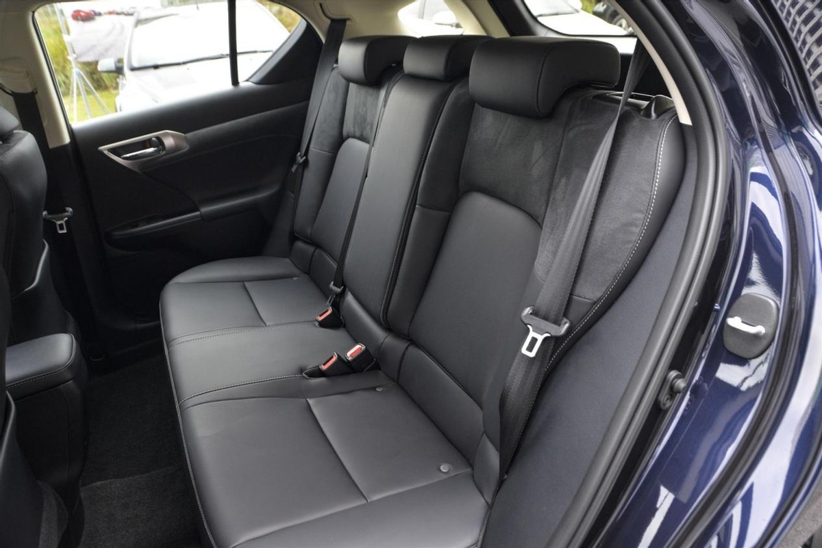 雷克萨斯ct的最新优惠价格,雷克萨斯ct2002014款精英版使用介绍