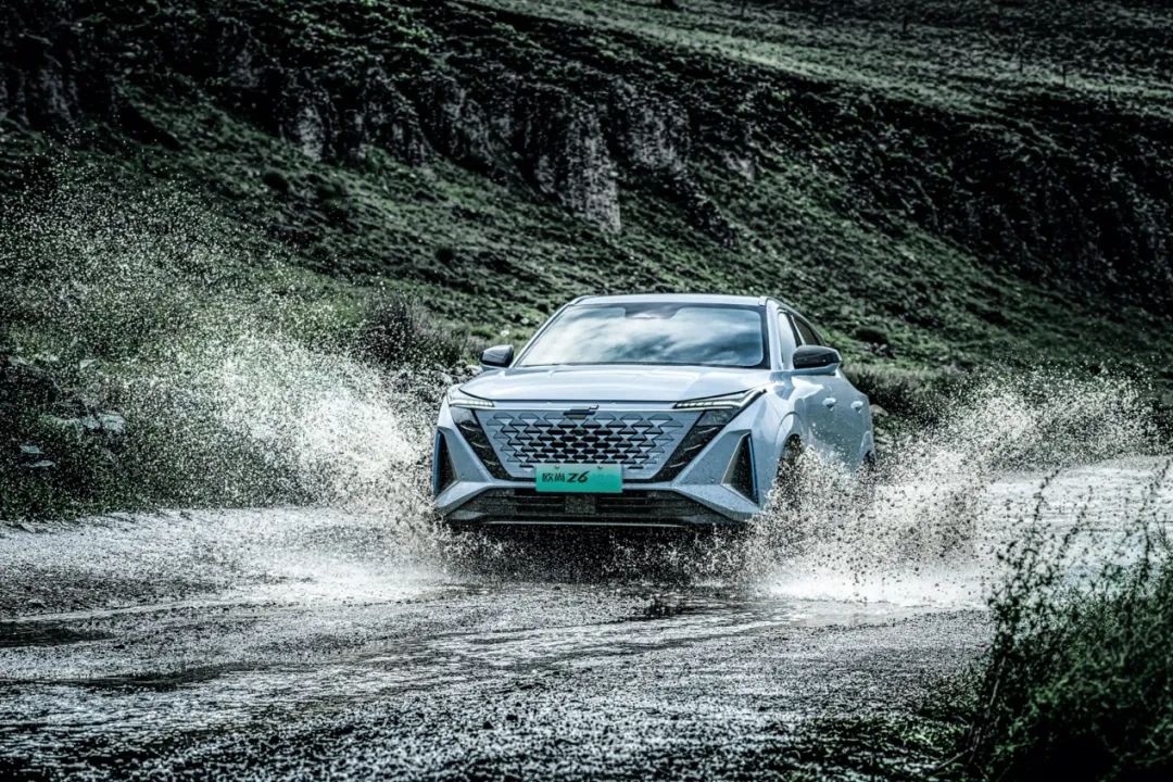 长安欧尚z6idd,欧尚x7plus欧尚z6对比