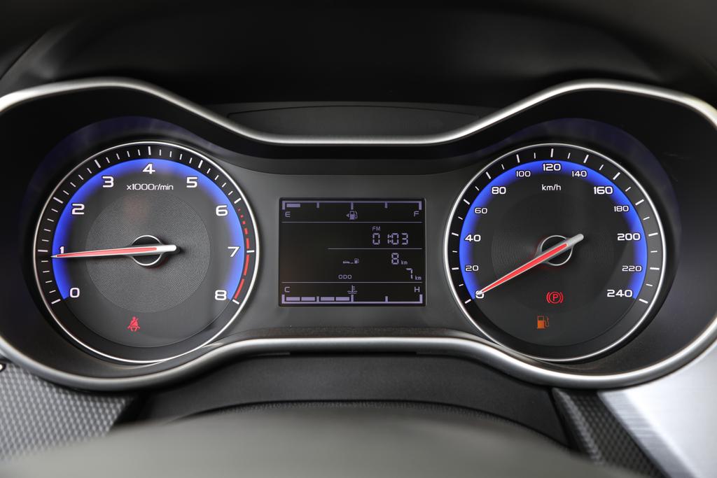 想花十几万买车买什么最好,想买舒适省油的轿车绕不开这三款