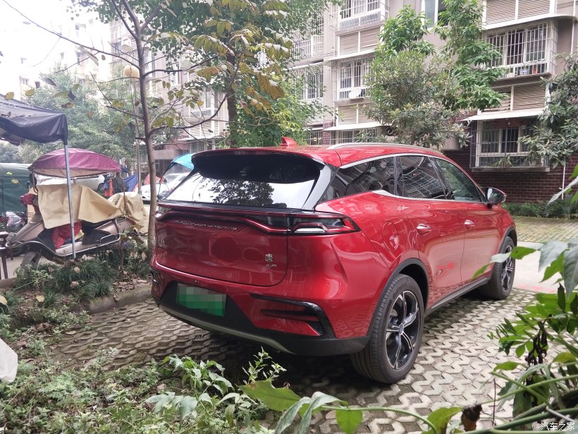 通勤兼顾自驾游,上班短途代步买轿车还是suv