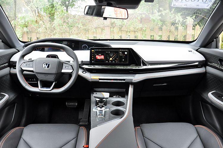 驾驶乐趣十足深度试驾长安uni-v,试驾全新长安UNI-V