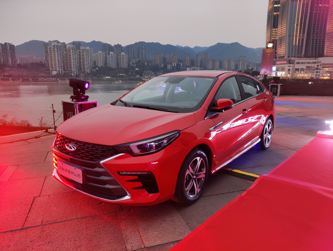 年轻人第一辆车艾瑞泽8,年轻人第一辆选新能源还是燃油车