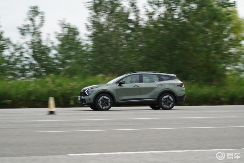 起亚sportage狮铂拓界四驱系统,起亚狮铂拓界2.0第一视角试驾
