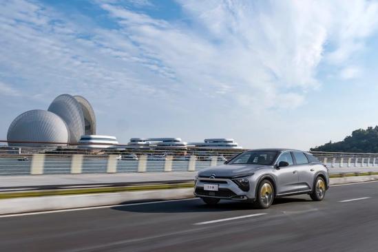 凡尔赛c5x坐进去感觉太压抑,凡尔赛c5x发动机怎么样