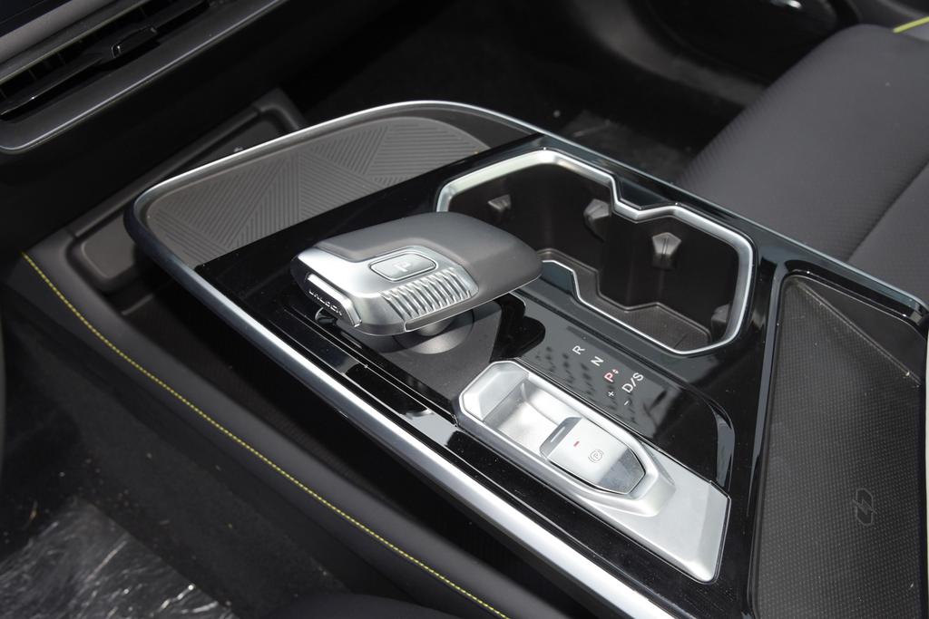 国产北汽魔方,一台新潮燃油车静态体验北汽魔方