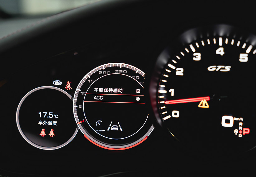 保时捷panamera加装排气 (保时捷panamera改白色刹车)