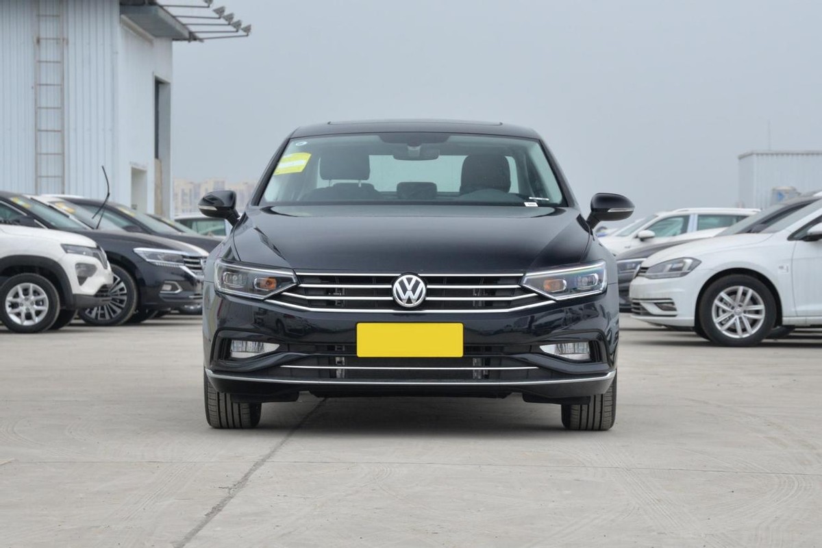 体验2.0T领先型大众迈腾,外观漂亮、空间大,预算20万出头可参考