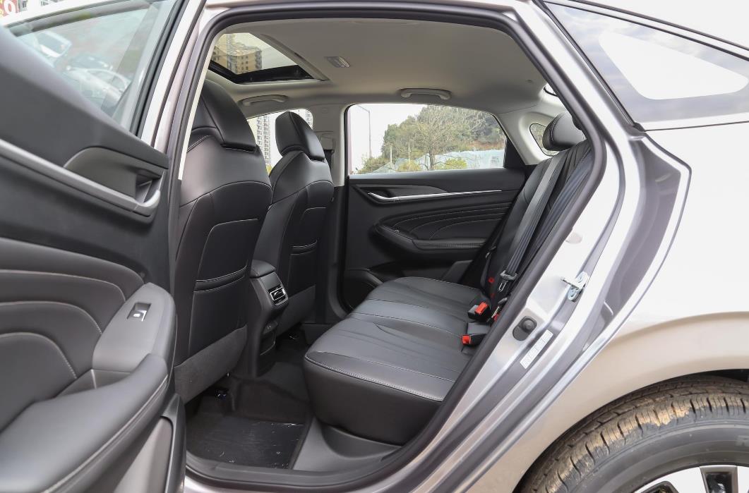 上班族买好车,上班族二三十万买什么车好