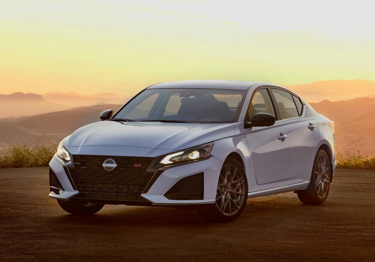 2022款天籁雅阁凯美瑞横评视频,全新天籁2020舒适版与全新凯美瑞