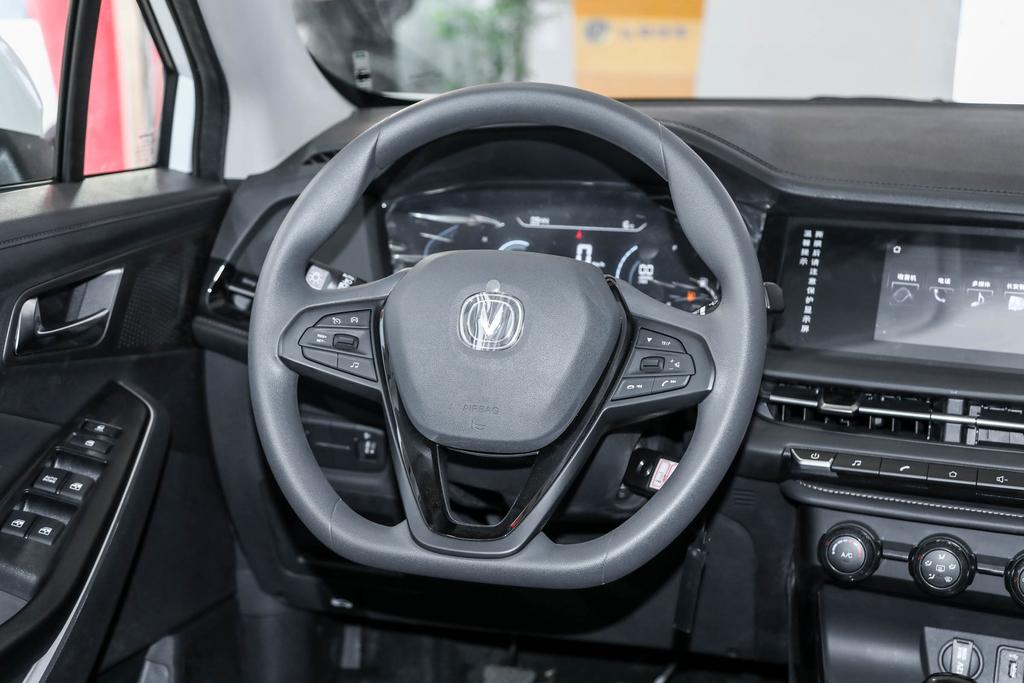 外观大气硬派直降近6万,外观霸气空间够用再加上性能卓越