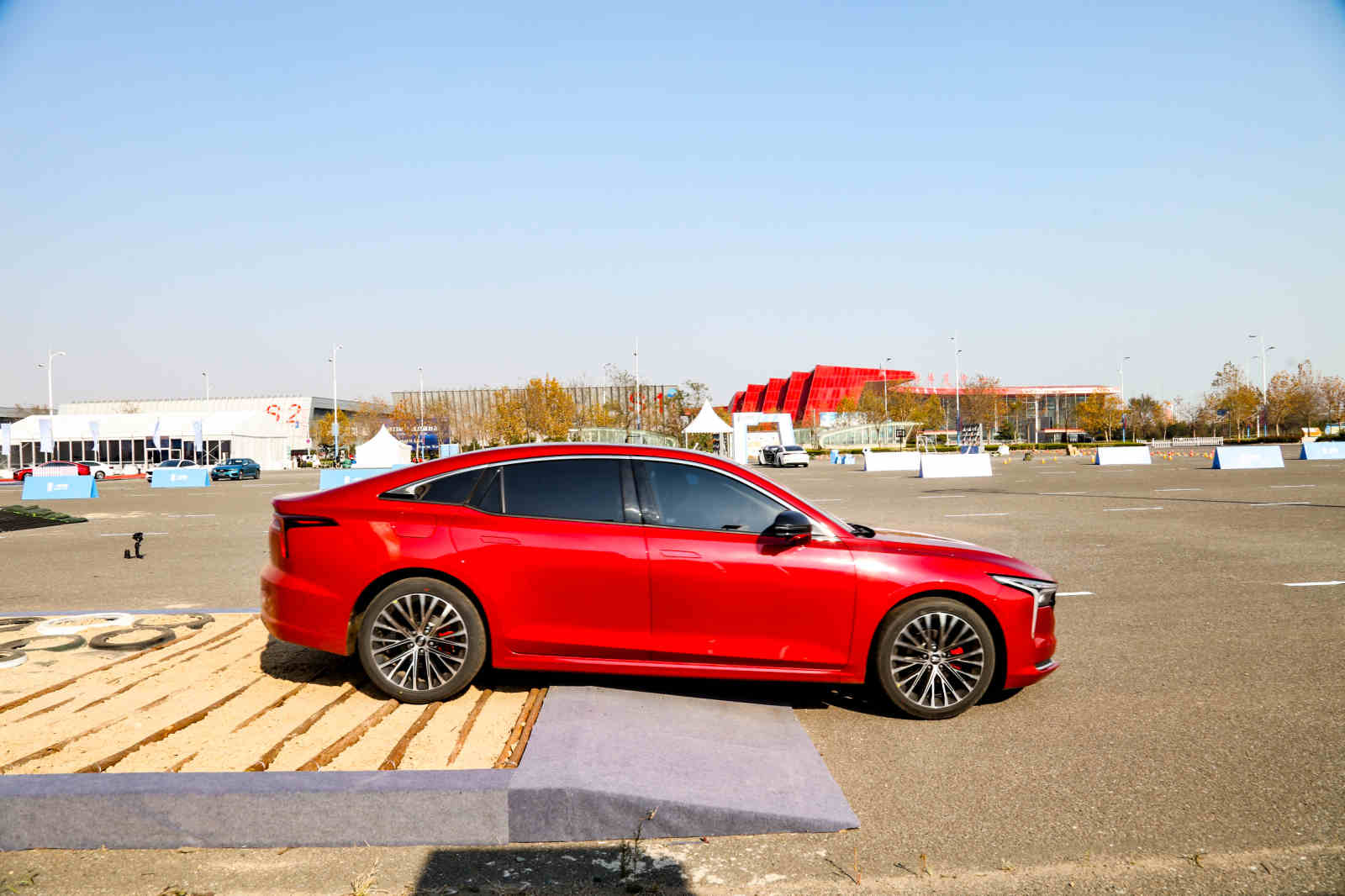 国民新标杆口碑好的中型车奔腾b70,新款奔腾b70到底怎么样