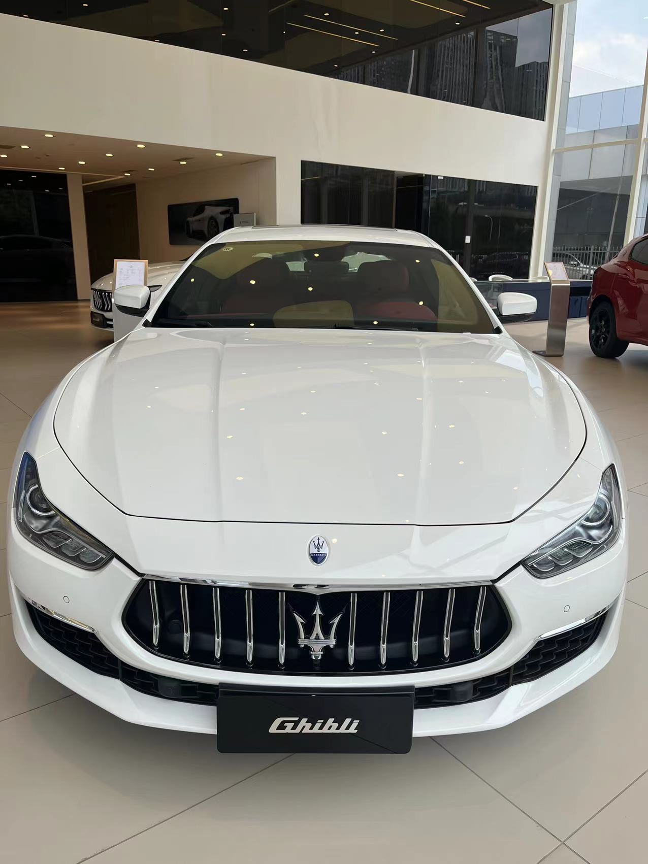 举杆挥洒绅士游戏尽享尊贵典雅