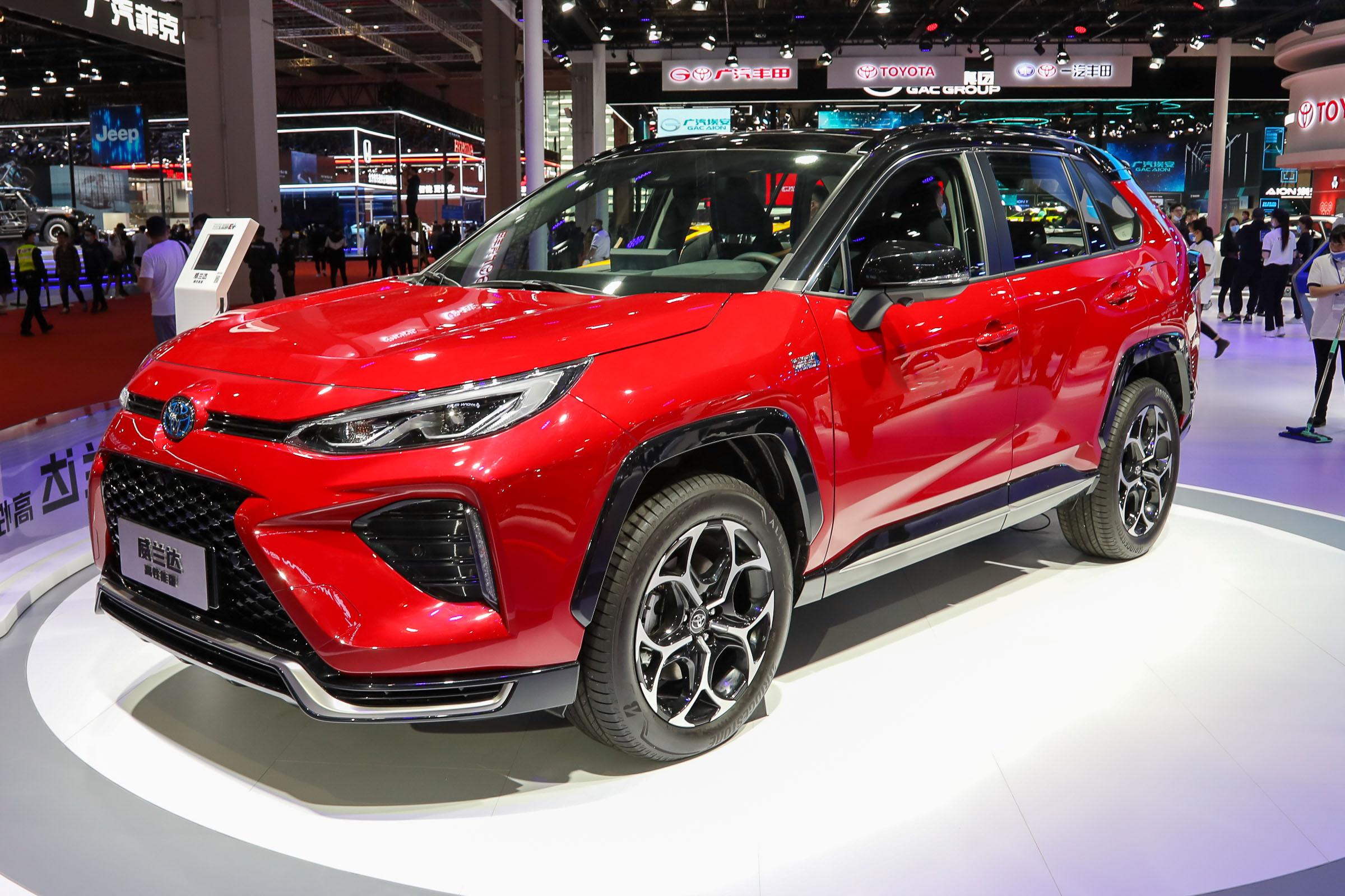 新能源汽车插电混动车型,电动车涨价后哪个更值得买