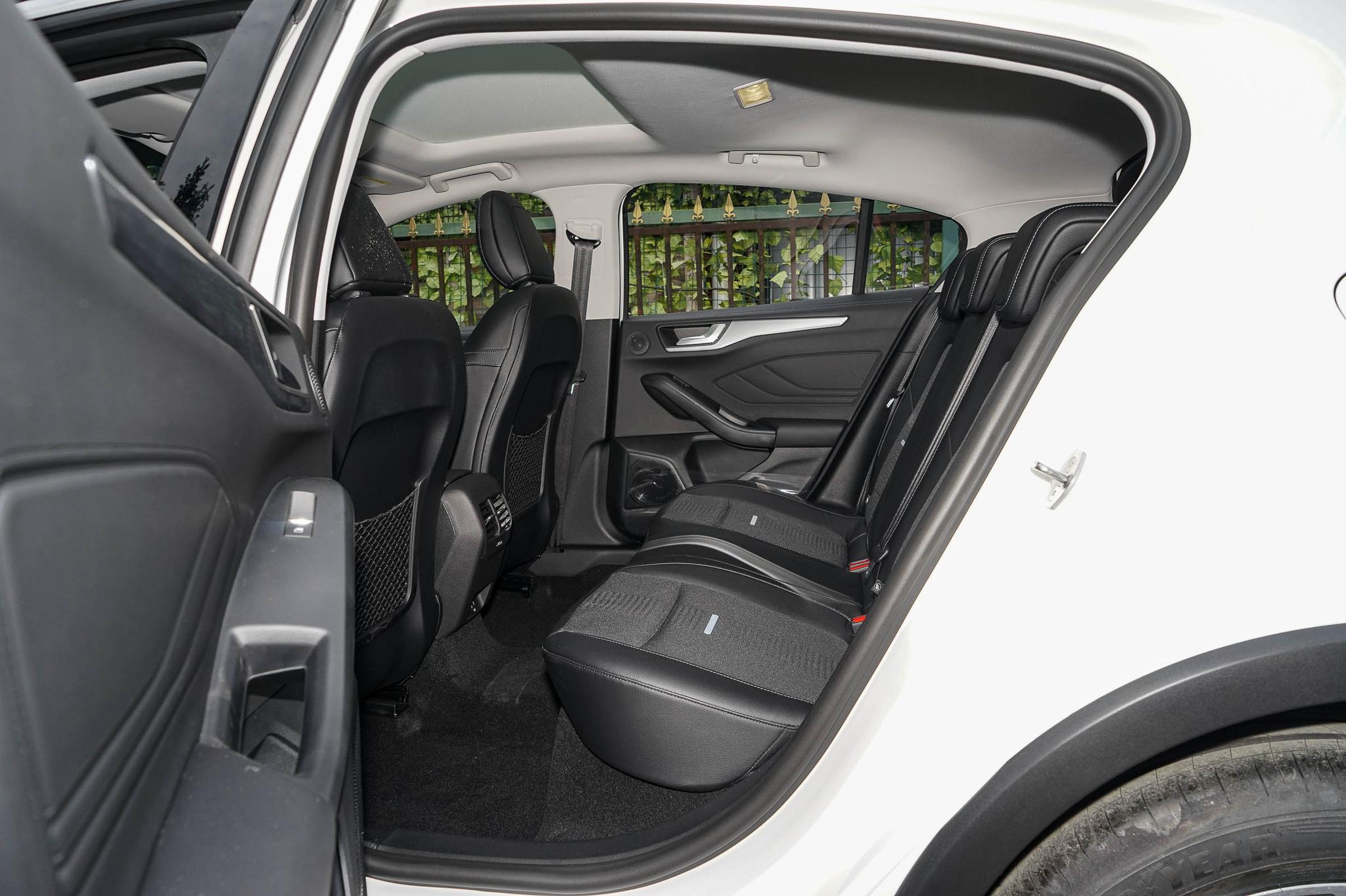 福特福克斯跨界版怎么样,福克斯哪款是四缸发动机at变速箱