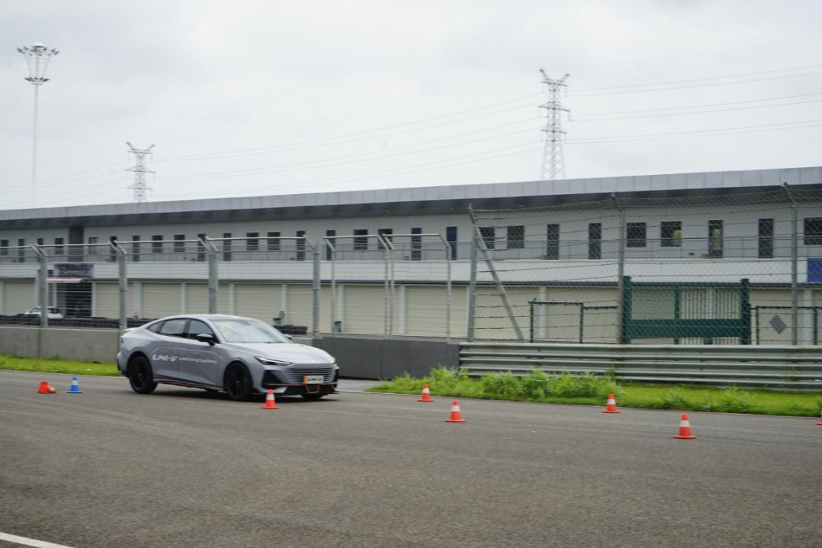 全新长安uni-v实车试驾,长安轿跑uni-v