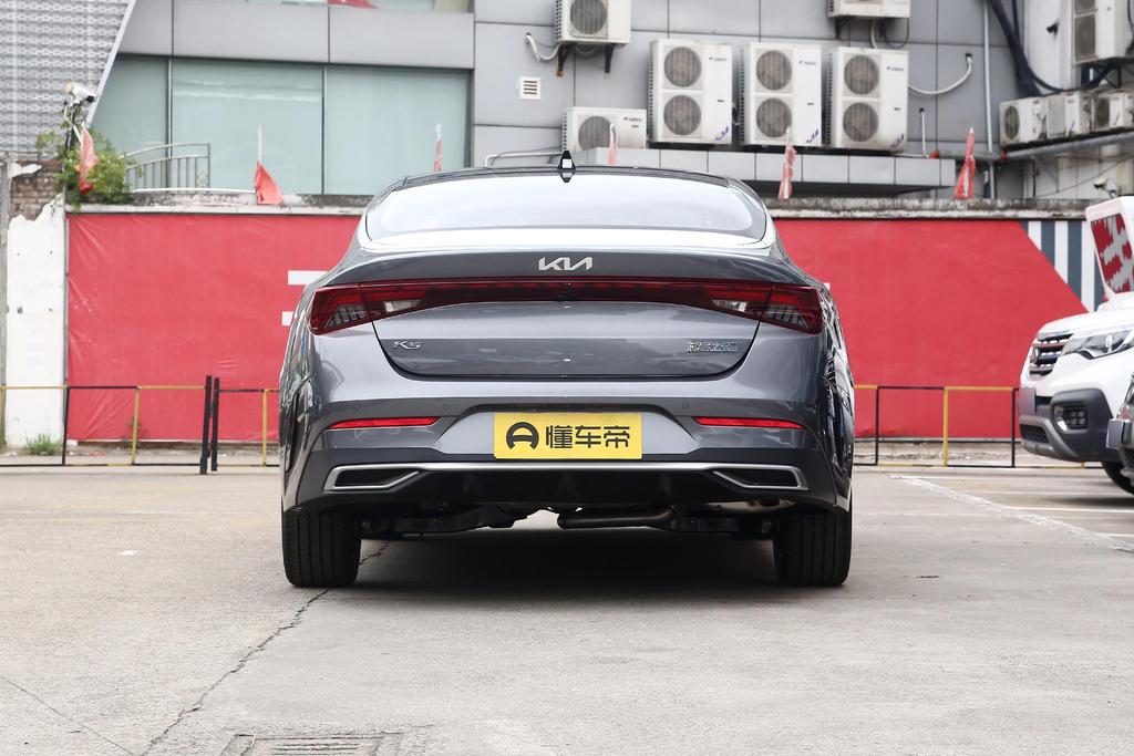 起亚k5适合家用吗,实用油耗低毛病少的家用车