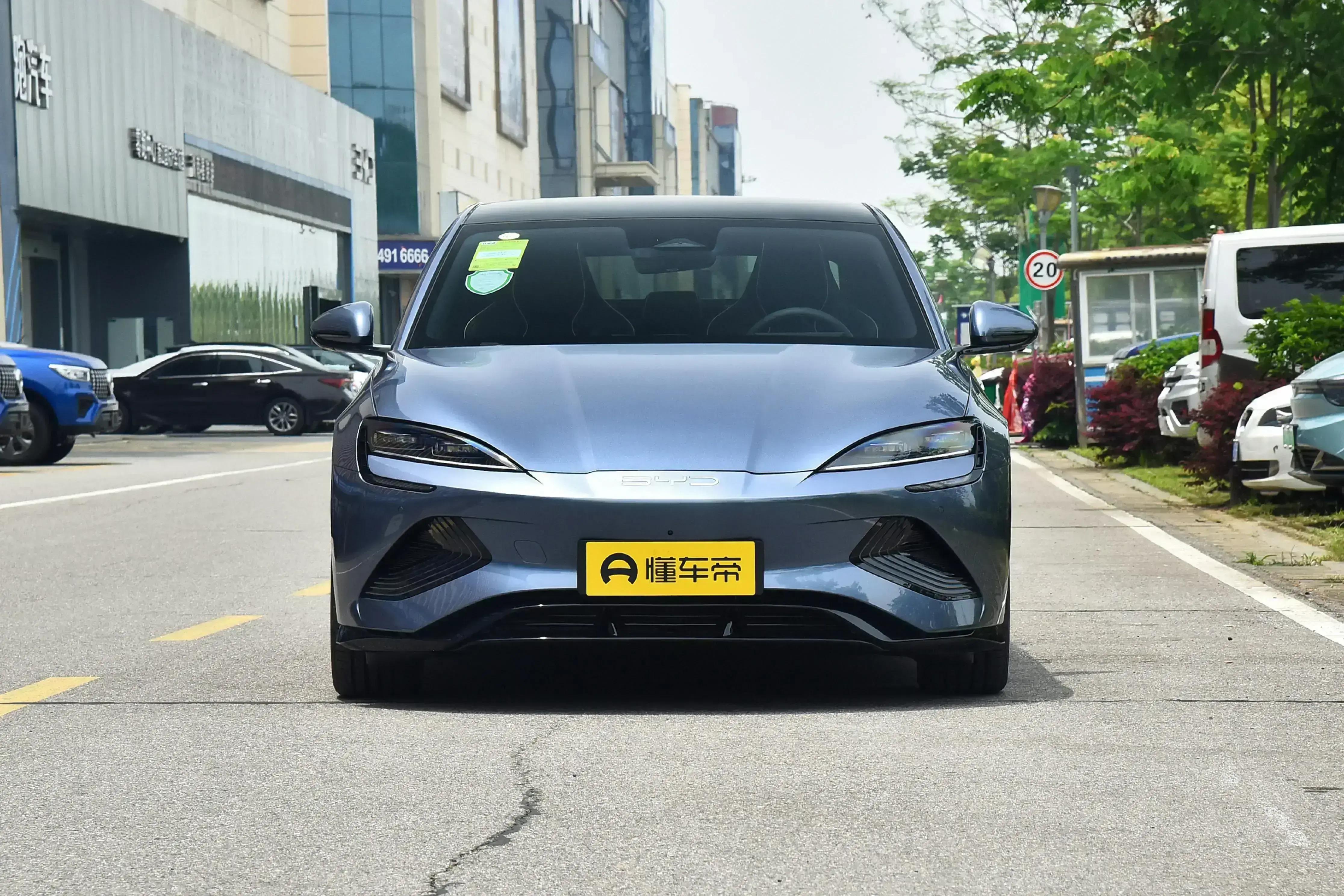 比亚迪海豹后驱标准续航版本,比亚迪海豹续航1000km纯电动汽车