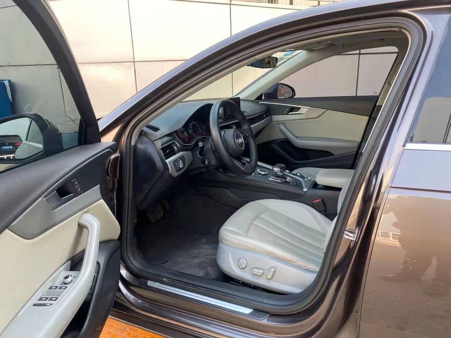 奥迪a4l17年成交价,17年奥迪a4l风尚版