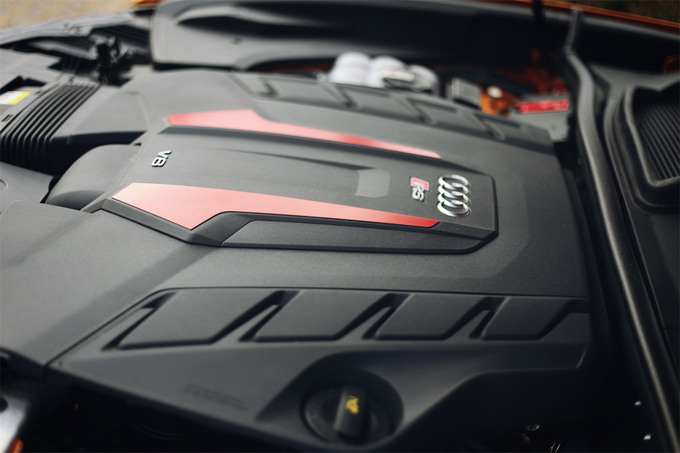 《豪华180》评奥迪RSQ8足够豪华的性能车啥样？