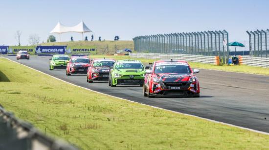 东风风神奕炫max超能型爸爸版,东风风神奕炫max和奔腾b70