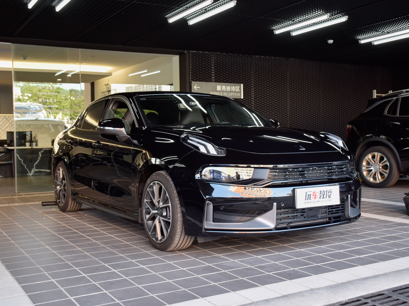 10来万买新能源车还是燃油车,2.0t新车油耗