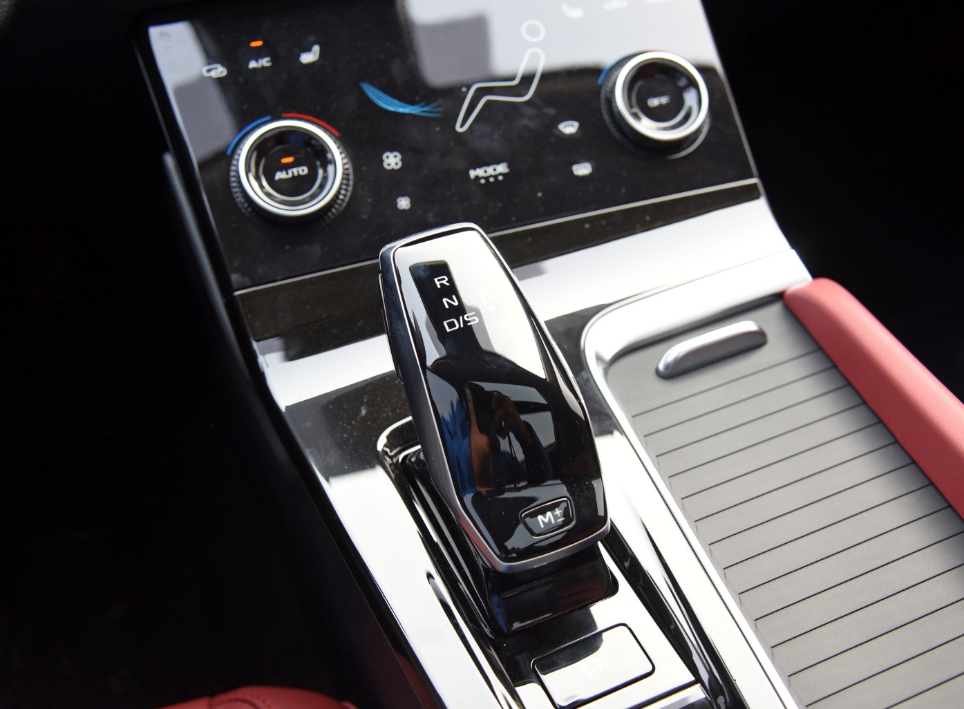 预算14万，提了台奔腾B702.0T版本，动力油耗满意，但缺点也明显