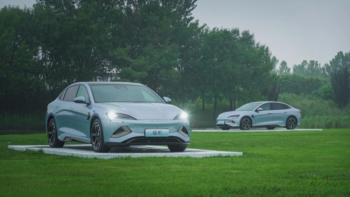 比亚迪海豹技术上的革新,比亚迪推出海豹是在和谁竞争